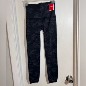NWT Spanx Black Camo Leggings size medium